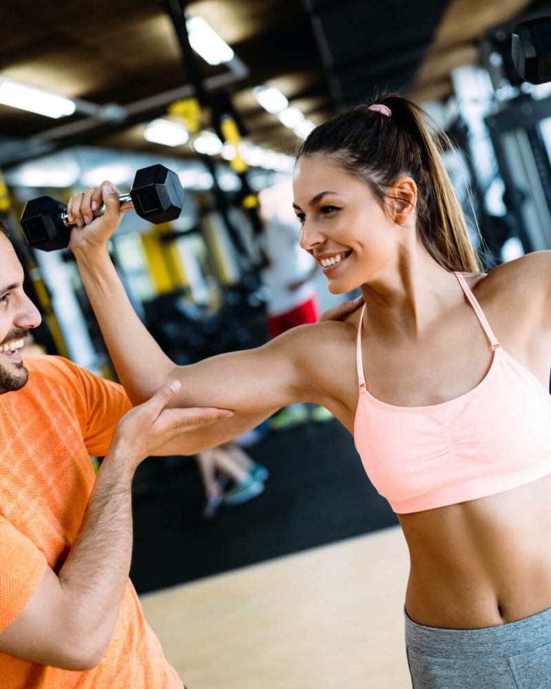 personal-trainer-instructing-trainee-1.jpg